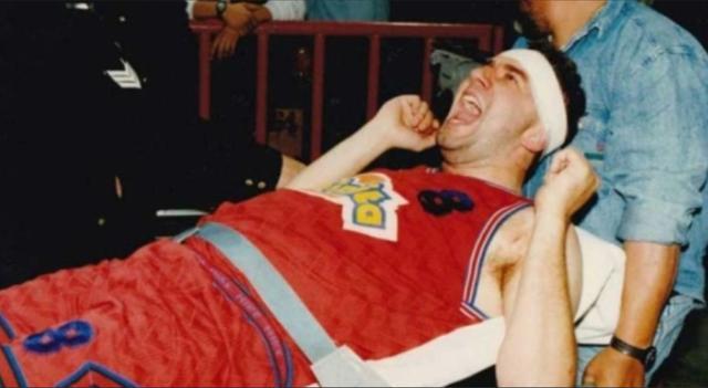 离谱！一球员因不满判罚而头撞水泥柱造成瘫痪 13年后离世